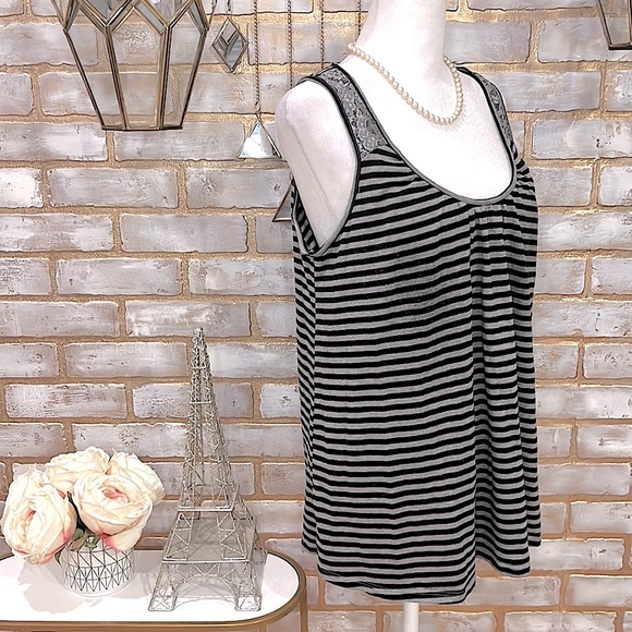 Bump In The Night Gray & Black Stripped Top, Built In Shelf Bra, Women’s Size M. - Picture 6 of 9